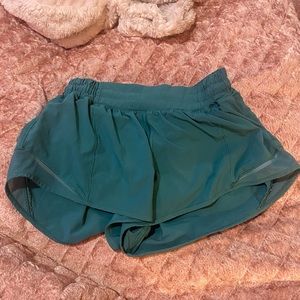 teal blue lulu-lemon hotty hot 2.5 inch shorts. size 6 regular